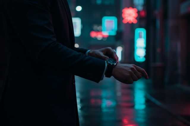 腕時計を内側につける男はなぜ?理由とメリット